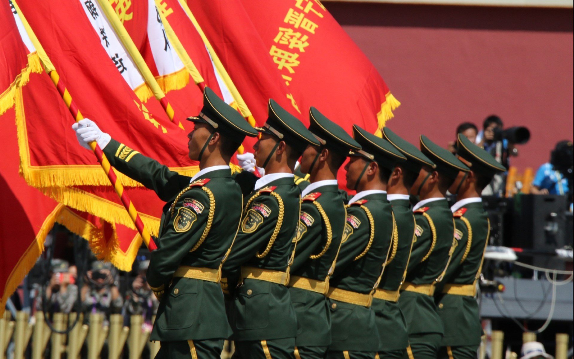 开云·体育官网-德甲联赛的裁判自动判罚技术应用，法甲裁判